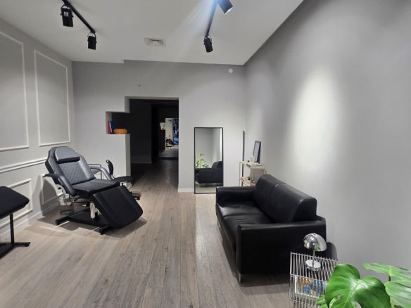 business space for rent Podgorica, commercial property city center Podgorica, office for rent Podgorica, 55 m2 business premises Podgorica, first line to the road Podgorica, local for rent center Podgorica, two-entrance commercial space Podgorica, renovated business space Podgorica, ready to move in office Podgorica, rental commercial Montenegro, poslovni prostor izdavanje Podgorica, izdavanje lokala centar Podgorice, poslovni prostor prva linija ulice Podgorica, renoviran poslovni prostor Podgorica, lokal sa dva ulaza Podgorica,violet investment,violet investment montenegro