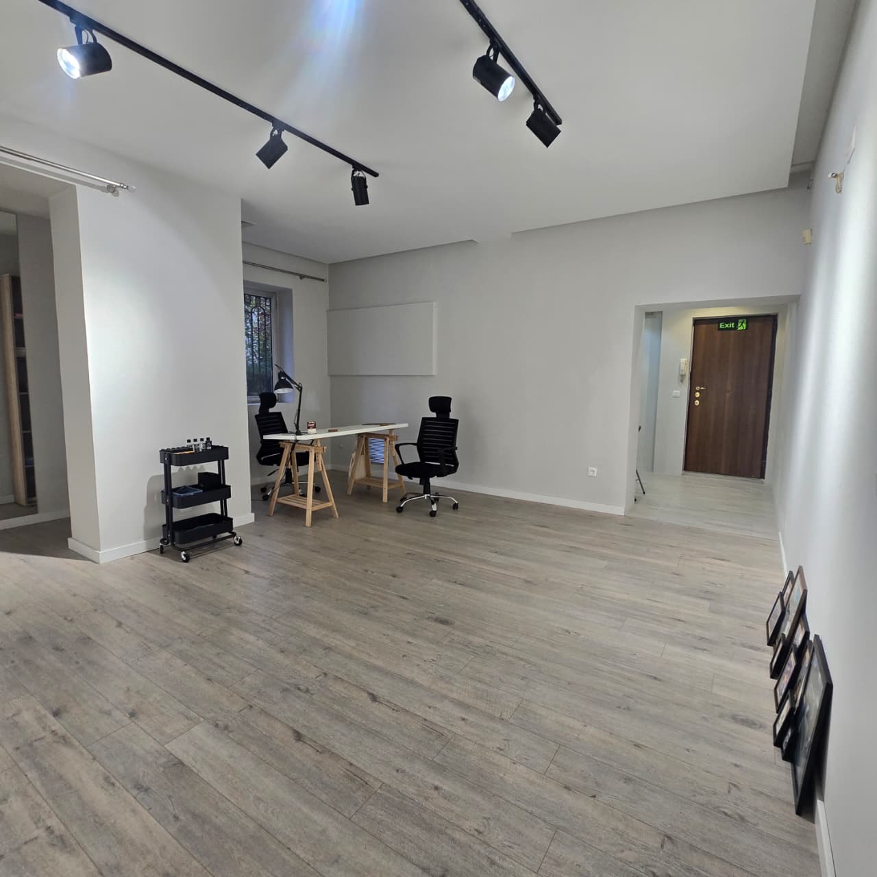 business space for rent Podgorica, commercial property city center Podgorica, office for rent Podgorica, 55 m2 business premises Podgorica, first line to the road Podgorica, local for rent center Podgorica, two-entrance commercial space Podgorica, renovated business space Podgorica, ready to move in office Podgorica, rental commercial Montenegro, poslovni prostor izdavanje Podgorica, izdavanje lokala centar Podgorice, poslovni prostor prva linija ulice Podgorica, renoviran poslovni prostor Podgorica, lokal sa dva ulaza Podgorica,violet investment,violet investment montenegro