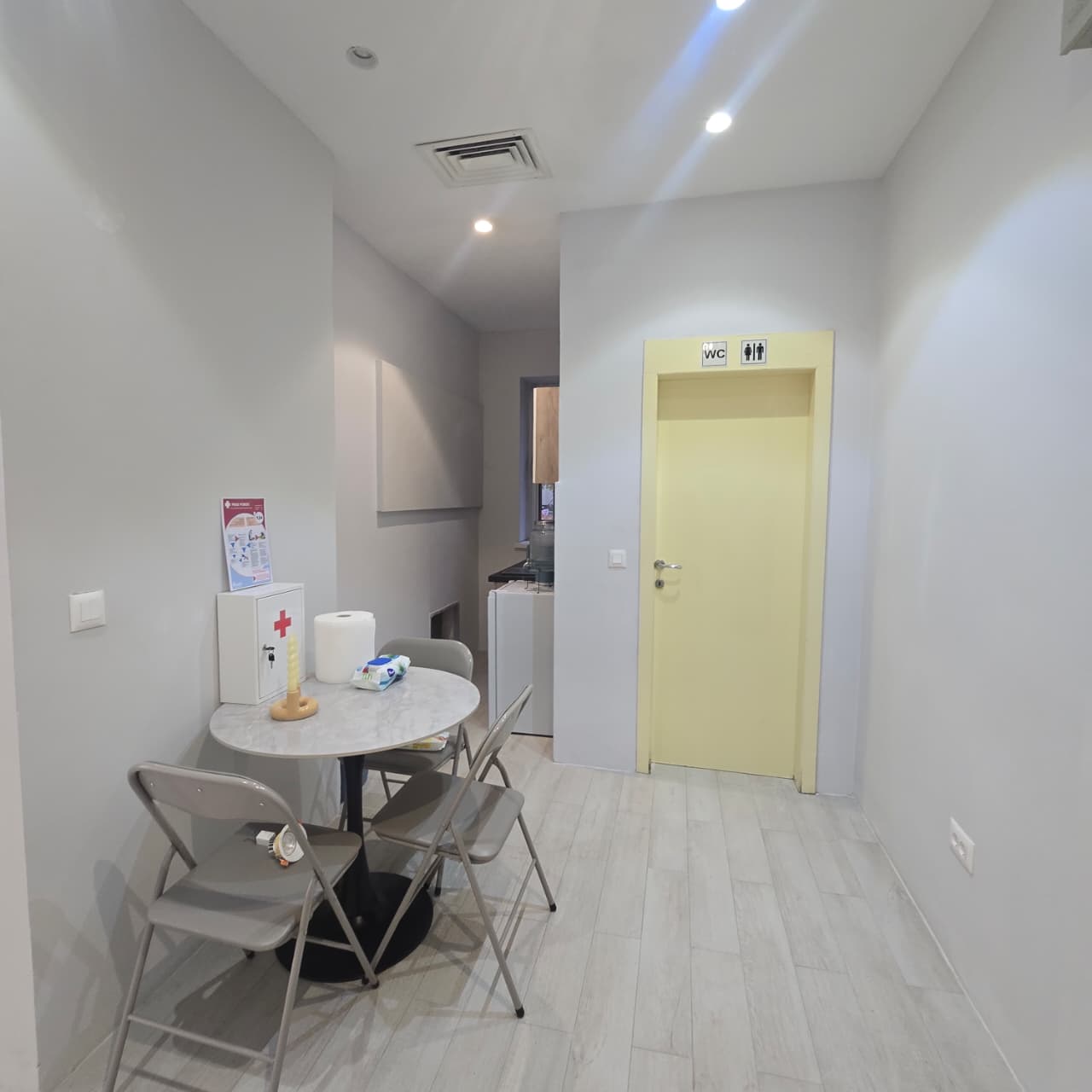 business space for rent Podgorica, commercial property city center Podgorica, office for rent Podgorica, 55 m2 business premises Podgorica, first line to the road Podgorica, local for rent center Podgorica, two-entrance commercial space Podgorica, renovated business space Podgorica, ready to move in office Podgorica, rental commercial Montenegro, poslovni prostor izdavanje Podgorica, izdavanje lokala centar Podgorice, poslovni prostor prva linija ulice Podgorica, renoviran poslovni prostor Podgorica, lokal sa dva ulaza Podgorica,violet investment,violet investment montenegro