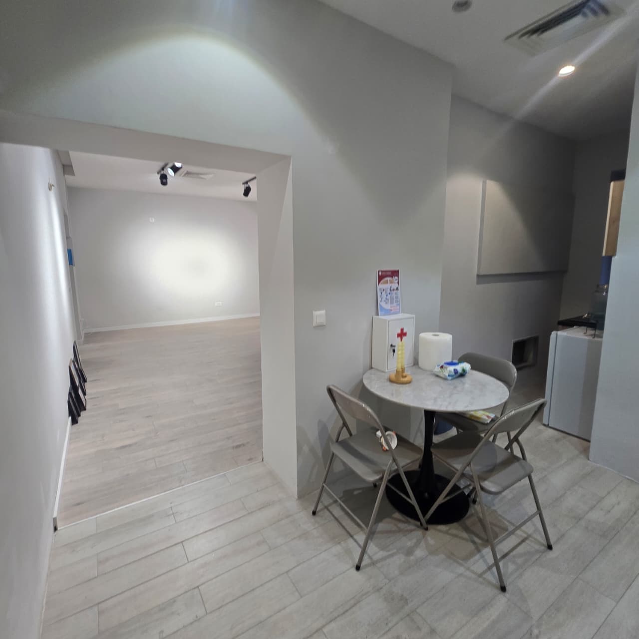 business space for rent Podgorica, commercial property city center Podgorica, office for rent Podgorica, 55 m2 business premises Podgorica, first line to the road Podgorica, local for rent center Podgorica, two-entrance commercial space Podgorica, renovated business space Podgorica, ready to move in office Podgorica, rental commercial Montenegro, poslovni prostor izdavanje Podgorica, izdavanje lokala centar Podgorice, poslovni prostor prva linija ulice Podgorica, renoviran poslovni prostor Podgorica, lokal sa dva ulaza Podgorica,violet investment,violet investment montenegro