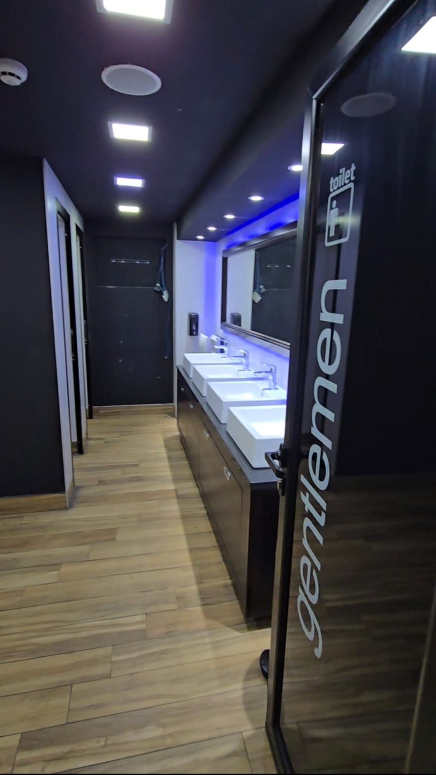 business space for rent Podgorica, 400 m2 business premises Podgorica, commercial space city center Podgorica, large commercial space for rent Montenegro, office space for rent Podgorica center, shared office space Podgorica, club or bar location Podgorica, clinic space for rent Podgorica, commercial unit with ventilation system, business premises with two bathrooms Podgorica, multipurpose commercial space Montenegro, high visibility location Podgorica, poslovni prostor izdavanje Podgorica centar, veliki lokal 400m2 Podgorica, prostor za klub ili bar Podgorica, prostor za kliniku ili polikliniku Podgorica, co-working prostor Podgorica, poslovni prostor u srcu grada Podgorica,violet investment , violet investment montenegro