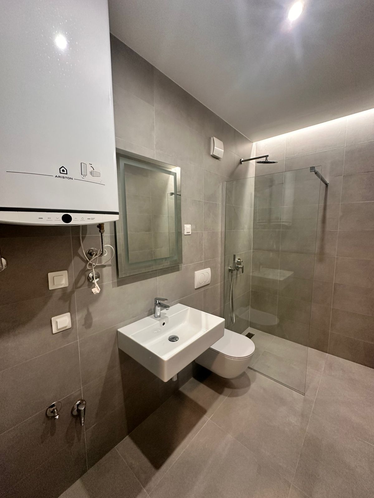 apartment for sale Bar, one bedroom apartment near beach, 45 m2 new apartment Montenegro, brand new flat October 2025, apartment near Anto Đedović school, apartment next to Aroma store Bar, first floor apartment Montenegro, underfloor heating apartment, wooden floors apartment Bar, 1 bedroom flat with balcony, partial sea view apartment, new building near beach Bar, for sale by owner Montenegro, holiday home Bar Montenegro, investment apartment near sea, apartment with underground parking option, quiet apartment not on main road, nekretnine Bar prodaja, jednosoban stan novogradnja Bar, stan blizu mora i škole Bar, violet investment, violet investment montenegro