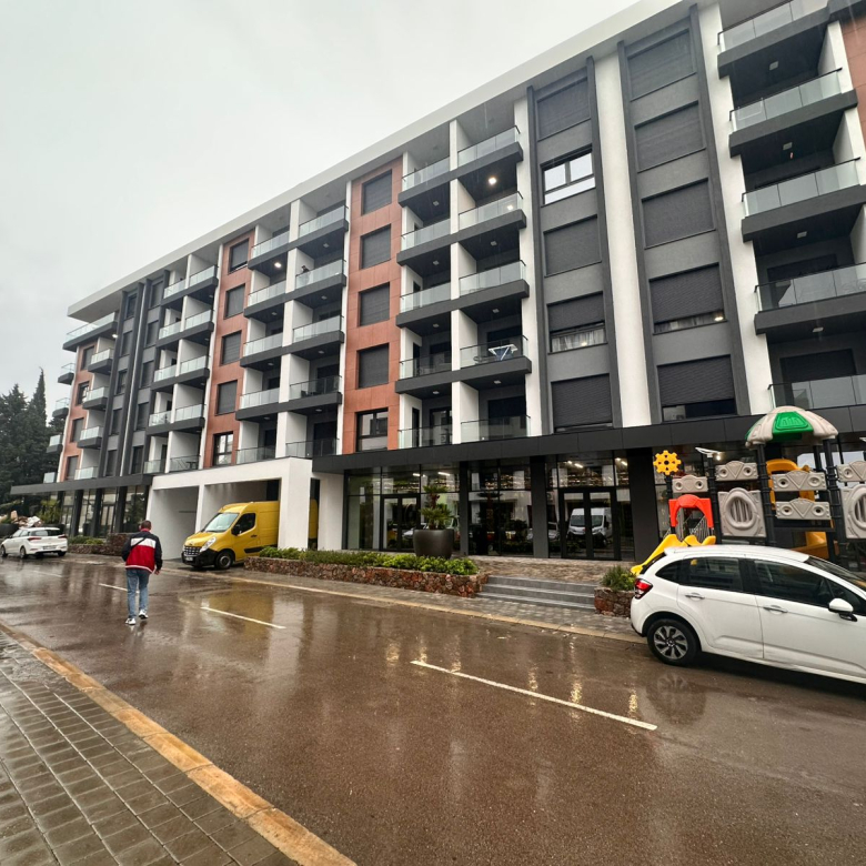 apartment for sale Bar, one bedroom apartment near beach, 45 m2 new apartment Montenegro, brand new flat October 2025, apartment near Anto Đedović school, apartment next to Aroma store Bar, first floor apartment Montenegro, underfloor heating apartment, wooden floors apartment Bar, 1 bedroom flat with balcony, partial sea view apartment, new building near beach Bar, for sale by owner Montenegro, holiday home Bar Montenegro, investment apartment near sea, apartment with underground parking option, quiet apartment not on main road, nekretnine Bar prodaja, jednosoban stan novogradnja Bar, stan blizu mora i škole Bar, violet investment, violet investment montenegro