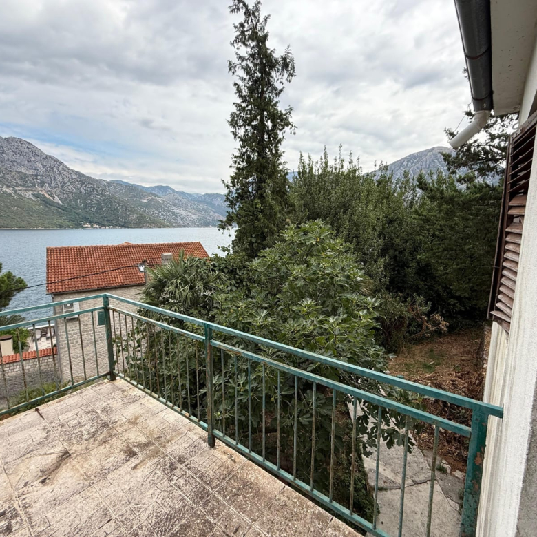 Seafront House with Large Plot & Private Ponta – First Row to the Sea, Kostanjica, Kotor
