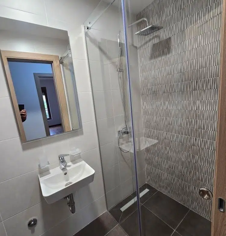 Unfurnished Three-Bedroom Apartment for Rent – Suitable for Office Use
