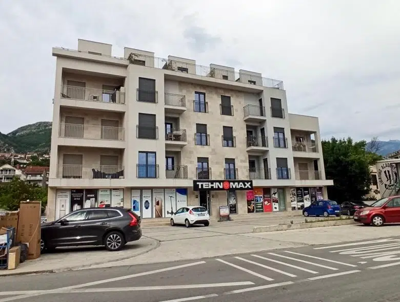 studio for sale Tivat, central Tivat apartment, Technomax building Tivat, 24.5 m2 studio Montenegro, furnished studio Tivat, new building in Tivat center, apartment near Porto Montenegro, investment property Tivat, studio for long and short term rental, office or cabinet space Tivat, first floor studio with lift, quiet courtyard facing apartment, property near promenade and beaches Tivat, nekretnine Tivat prodaja, garsonjera centar Tivta, studio apartman Porto Montenegro lokacija, stan za investiciju Tivat, namještena garsonjera Crna Gora, violet investment, violet investment montenegro