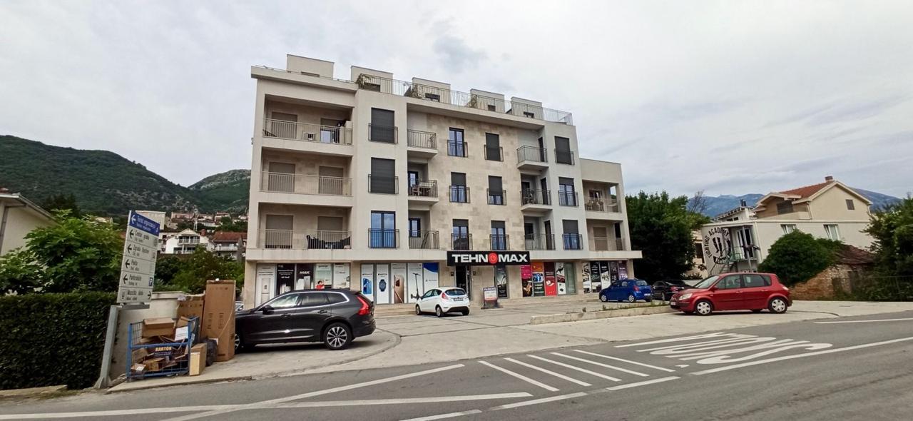 studio for sale Tivat, central Tivat apartment, Technomax building Tivat, 24.5 m2 studio Montenegro, furnished studio Tivat, new building in Tivat center, apartment near Porto Montenegro, investment property Tivat, studio for long and short term rental, office or cabinet space Tivat, first floor studio with lift, quiet courtyard facing apartment, property near promenade and beaches Tivat, nekretnine Tivat prodaja, garsonjera centar Tivta, studio apartman Porto Montenegro lokacija, stan za investiciju Tivat, namještena garsonjera Crna Gora, violet investment, violet investment montenegro