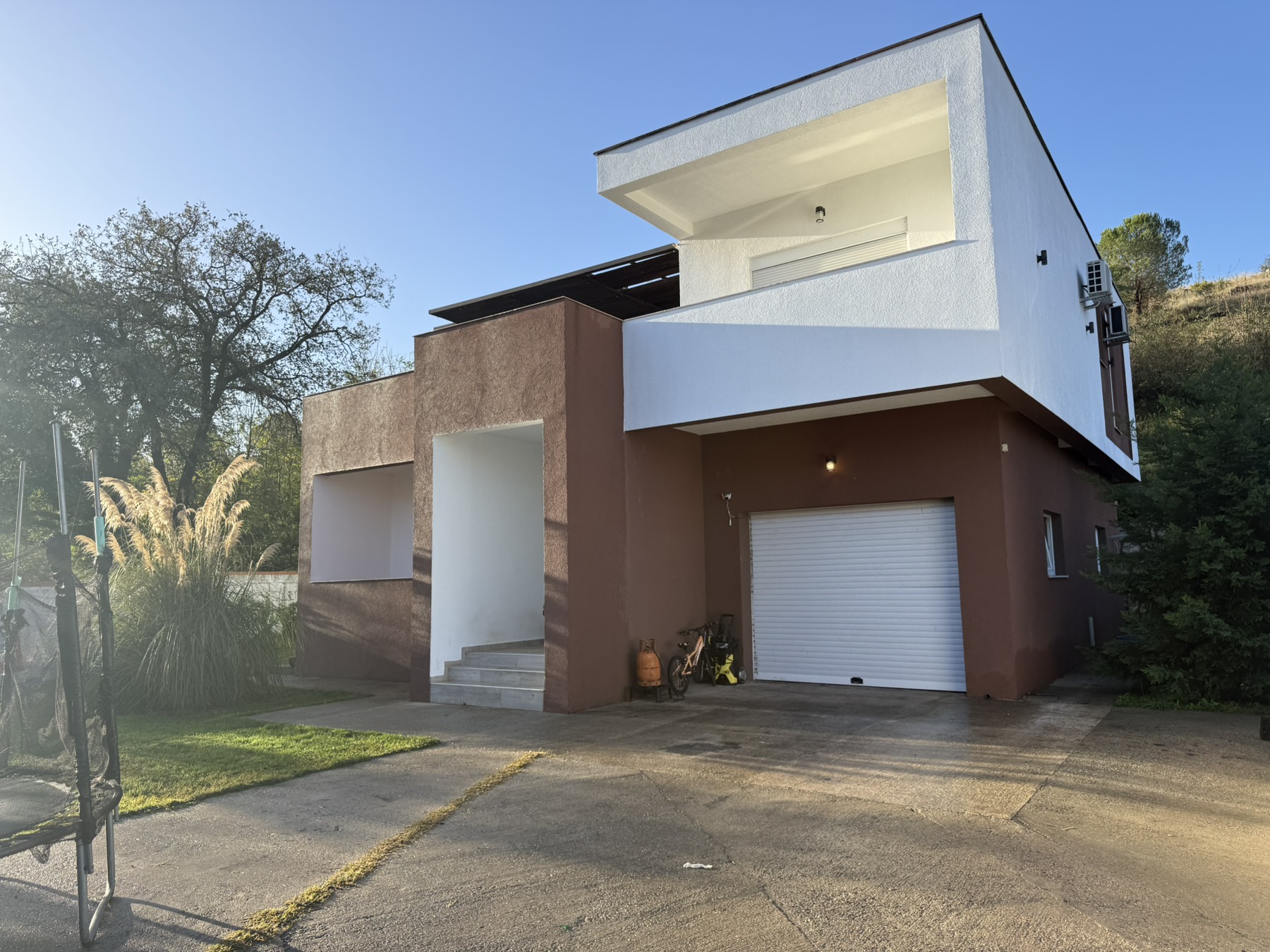 house for sale Podgorica, house for sale Gornja Gorica, family house Podgorica, modern house Podgorica, American style house Montenegro, 260 m2 house Podgorica, 180 m2 living space Podgorica, 640 m2 plot Podgorica, 3 bedroom house Podgorica, house with office Podgorica, central heating pellet Podgorica, Fujitsu air conditioning Podgorica, landscaped yard Podgorica, fenced property Podgorica, house with garage Podgorica, house with terraces Podgorica, modern family home Podgorica, real estate Podgorica, property for sale Montenegro, Gornja Gorica real estate, house built 2019 Podgorica, legal house with permits Podgorica, decorative garden Podgorica, Violet Investment Podgorica, Violet Investment house for sale, Violet Investment Gornja Gorica,violeti investment,violetinvestment,violet investment montenegro