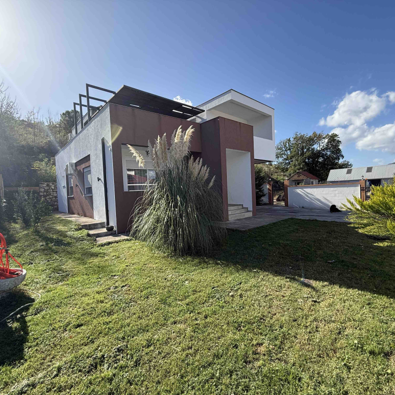 house for sale Podgorica, house for sale Gornja Gorica, family house Podgorica, modern house Podgorica, American style house Montenegro, 260 m2 house Podgorica, 180 m2 living space Podgorica, 640 m2 plot Podgorica, 3 bedroom house Podgorica, house with office Podgorica, central heating pellet Podgorica, Fujitsu air conditioning Podgorica, landscaped yard Podgorica, fenced property Podgorica, house with garage Podgorica, house with terraces Podgorica, modern family home Podgorica, real estate Podgorica, property for sale Montenegro, Gornja Gorica real estate, house built 2019 Podgorica, legal house with permits Podgorica, decorative garden Podgorica, Violet Investment Podgorica, Violet Investment house for sale, Violet Investment Gornja Gorica,violeti investment,violetinvestment,violet investment montenegro