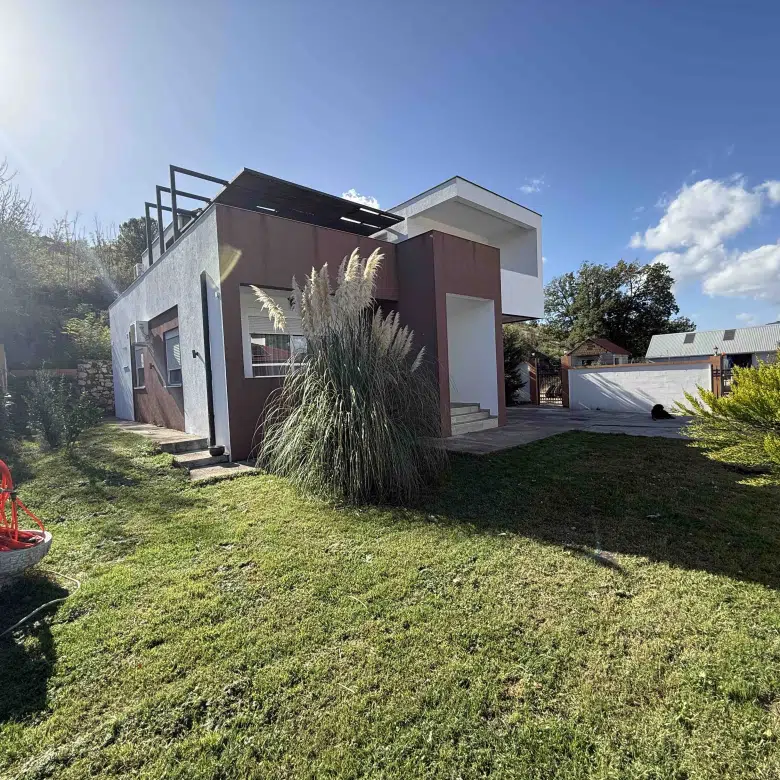 house for sale Podgorica, house for sale Gornja Gorica, family house Podgorica, modern house Podgorica, American style house Montenegro, 260 m2 house Podgorica, 180 m2 living space Podgorica, 640 m2 plot Podgorica, 3 bedroom house Podgorica, house with office Podgorica, central heating pellet Podgorica, Fujitsu air conditioning Podgorica, landscaped yard Podgorica, fenced property Podgorica, house with garage Podgorica, house with terraces Podgorica, modern family home Podgorica, real estate Podgorica, property for sale Montenegro, Gornja Gorica real estate, house built 2019 Podgorica, legal house with permits Podgorica, decorative garden Podgorica, Violet Investment Podgorica, Violet Investment house for sale, Violet Investment Gornja Gorica,violeti investment,violetinvestment,violet investment montenegro