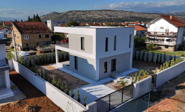 villa for rent Podgorica, luxury house Gornja Gorica, 4 bedroom villa Podgorica, 225 m2 modern villa for rent, house with sauna Podgorica, long term rental for embassies, villa near Big Fashion Podgorica, house with EV charger Montenegro, high quality new villa Podgorica, family house with private yard, Samsung WindFree heating cooling, triple glazed aluminium windows house, nekretnine Podgorica izdavanje, luksuzna vila Gornja Gorica, kuća sa saunom i parkingom, kuća za međunarodne organizacije, porodična vila za dugoročni zakup, violet investment, violet investment montenegro