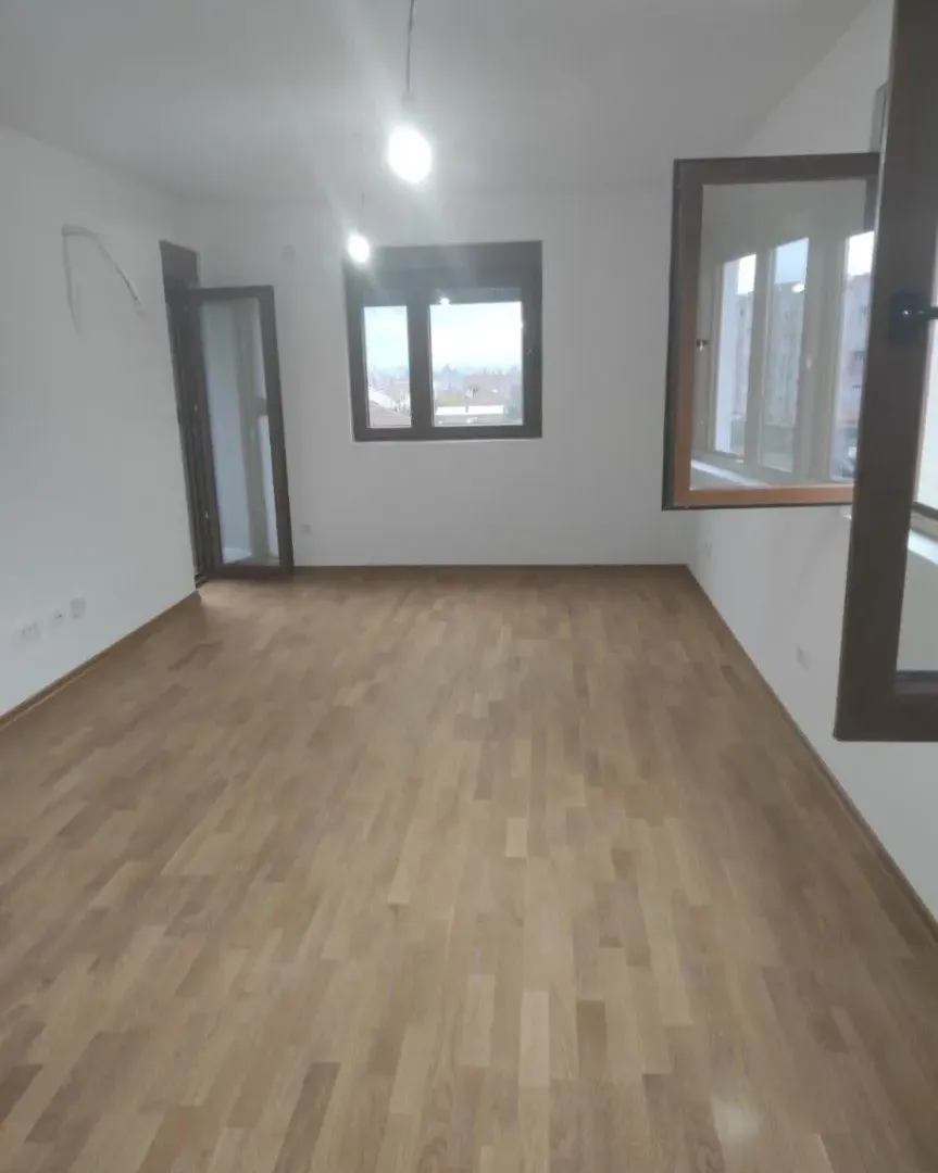 apartment for sale Stari Aerodrom, 2 bedroom apartment 56 m2 Podgorica, new building high quality Stari Aerodrom, never occupied flat Podgorica, functional layout 2BR apartment, open plan living dining kitchen, double oriented apartment east north, flat with balcony Podgorica, family apartment Stari Aerodrom, investment apartment Podgorica, nekretnine Podgorica prodaja, dvosoban stan Stari Aerodrom novogradnja, stan 56m2 sa dvije spavaće, stan sa kupatilom i toaletom, prostran javni parking ispred zgrade, violet investment, violet investment montenegro