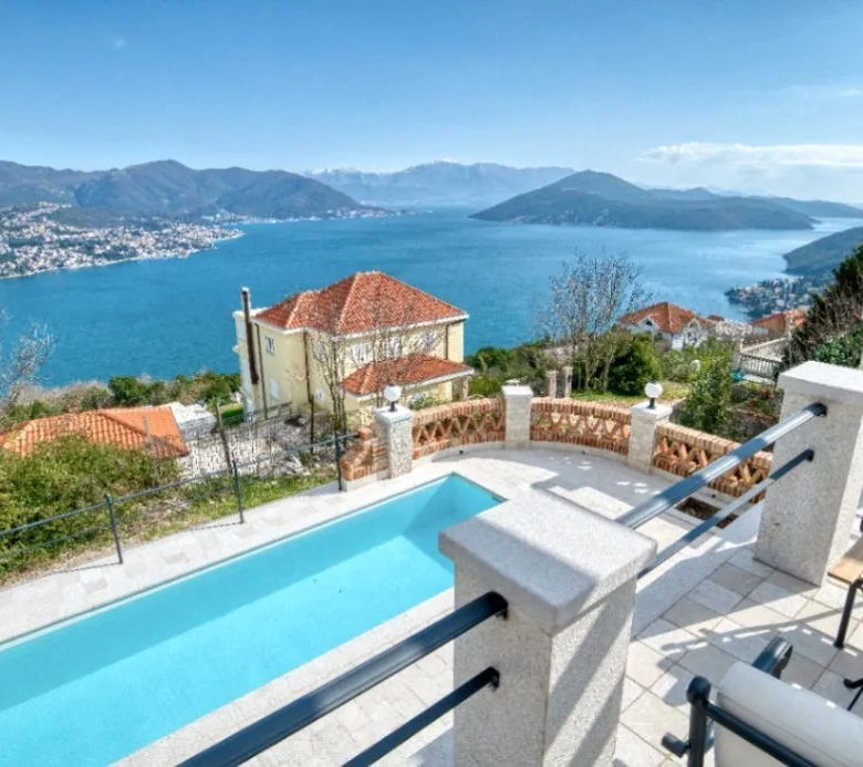 villa for sale Herceg Novi, colonial style villa Montenegro, house with sea view Žvinje, villa above Igalo, 168 m2 house 870 m2 plot, luxury furnished villa Boka Bay, house with saltwater pool Montenegro, panoramic view Bay of Kotor, property with guest apartment Montenegro, investment villa Herceg Novi, Mediterranean villa for sale, nekretnine Herceg Novi prodaja, kuća Žvinje pogled na more, vila sa bazenom Igalo, luksuzna kuća Boka Kotorska, porodična vila Crna Gora, kuća sa pomoćnim apartmanom, plac za dodatne objekte Herceg Novi,violet investment, violet investment montenegro