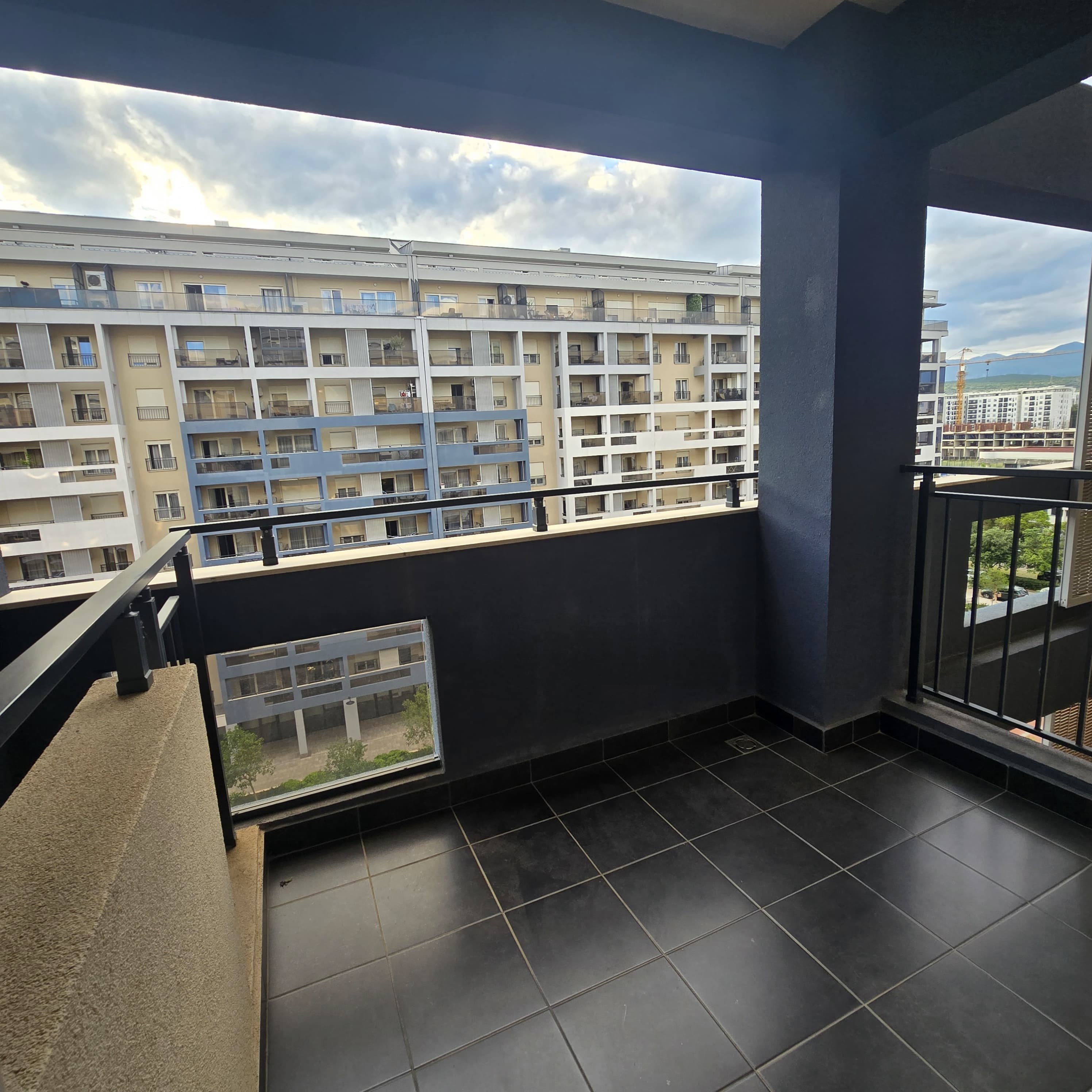 studio for rent Podgorica, Master Kvart studio, 27 m2 apartment Podgorica, furnished studio near Big Fashion, luxury building Master Kvart, garsonjera izdavanje Podgorica, small apartment with terrace Podgorica, long term rental Podgorica, modern studio in city, stan 27m2 Master Kvart, izdavanje garsonjere 450 eura, studio blizu tržnog centra Podgorica, violet investment, violet investment montenegro