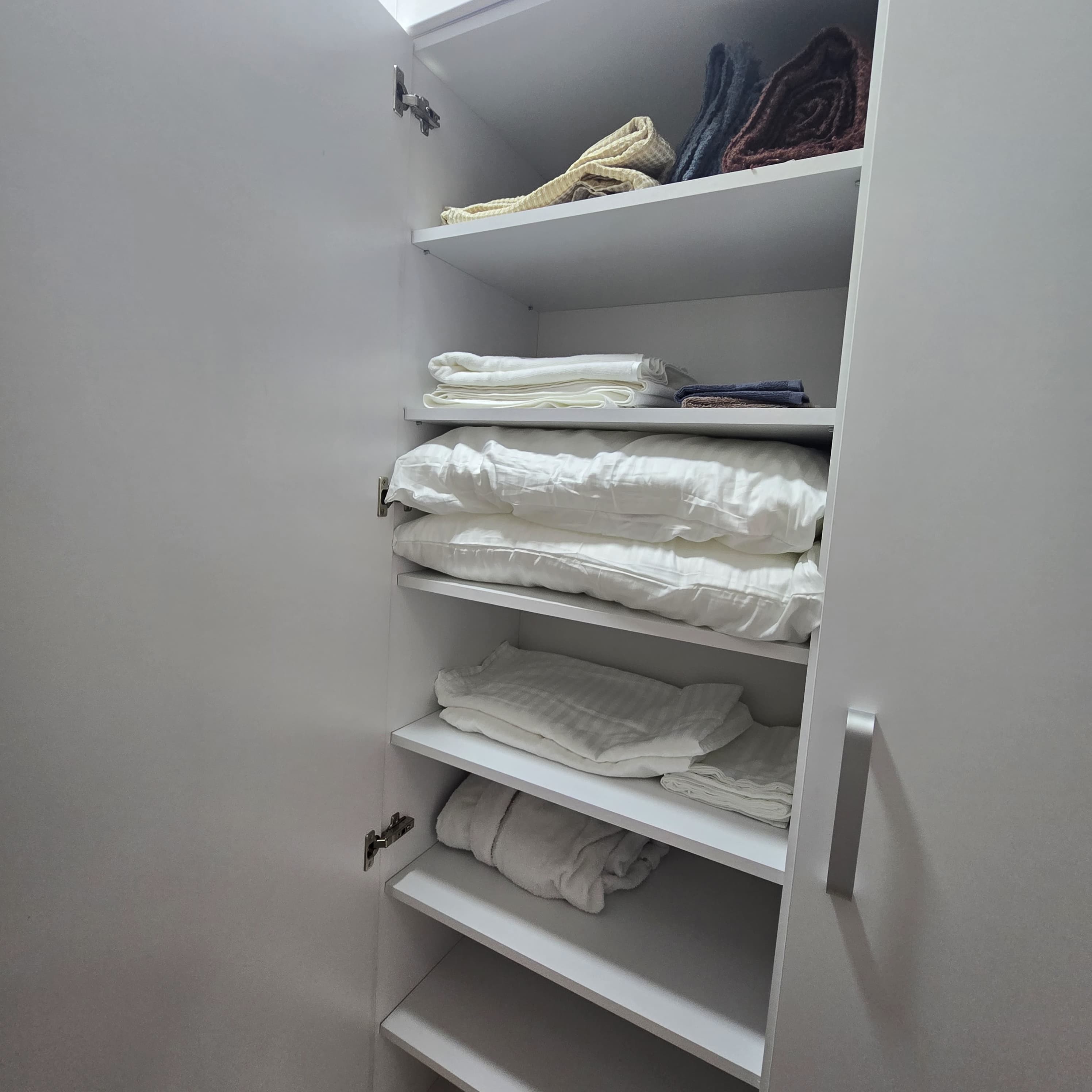 studio for rent Podgorica, Master Kvart studio, 27 m2 apartment Podgorica, furnished studio near Big Fashion, luxury building Master Kvart, garsonjera izdavanje Podgorica, small apartment with terrace Podgorica, long term rental Podgorica, modern studio in city, stan 27m2 Master Kvart, izdavanje garsonjere 450 eura, studio blizu tržnog centra Podgorica, violet investment, violet investment montenegro