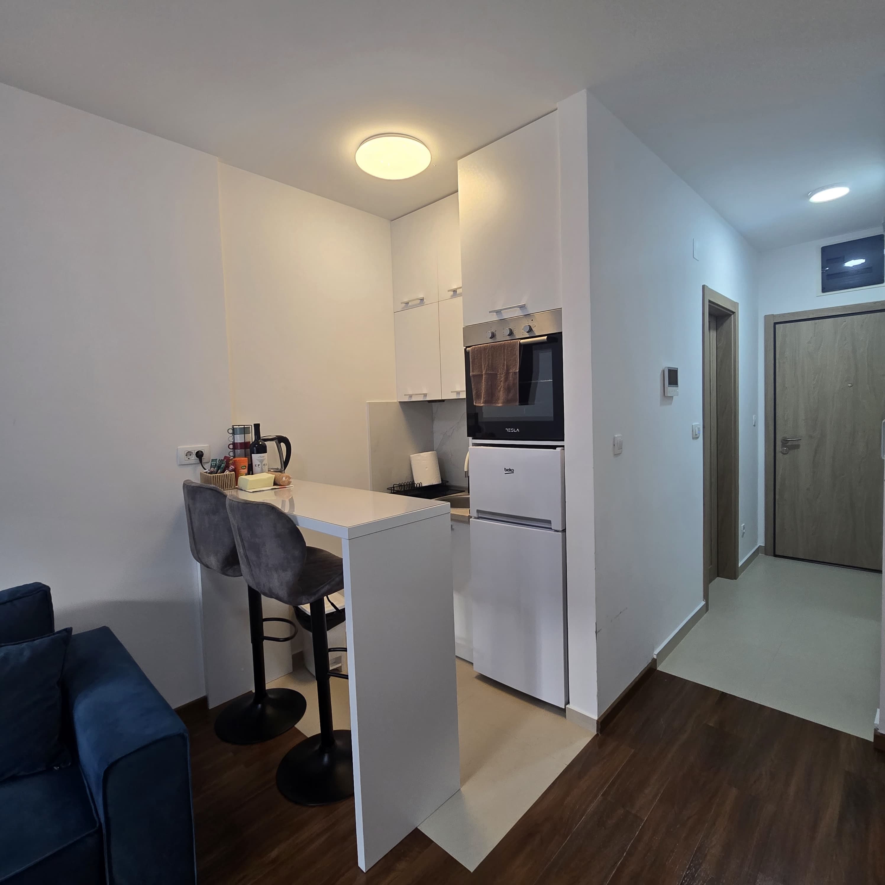 studio for rent Podgorica, Master Kvart studio, 27 m2 apartment Podgorica, furnished studio near Big Fashion, luxury building Master Kvart, garsonjera izdavanje Podgorica, small apartment with terrace Podgorica, long term rental Podgorica, modern studio in city, stan 27m2 Master Kvart, izdavanje garsonjere 450 eura, studio blizu tržnog centra Podgorica, violet investment, violet investment montenegro