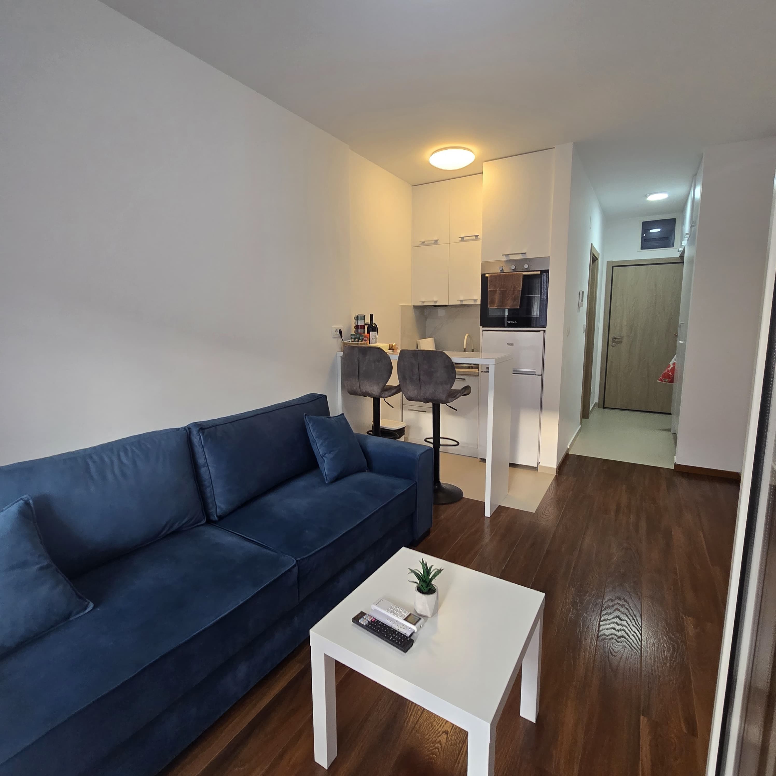 studio for rent Podgorica, Master Kvart studio, 27 m2 apartment Podgorica, furnished studio near Big Fashion, luxury building Master Kvart, garsonjera izdavanje Podgorica, small apartment with terrace Podgorica, long term rental Podgorica, modern studio in city, stan 27m2 Master Kvart, izdavanje garsonjere 450 eura, studio blizu tržnog centra Podgorica, violet investment, violet investment montenegro