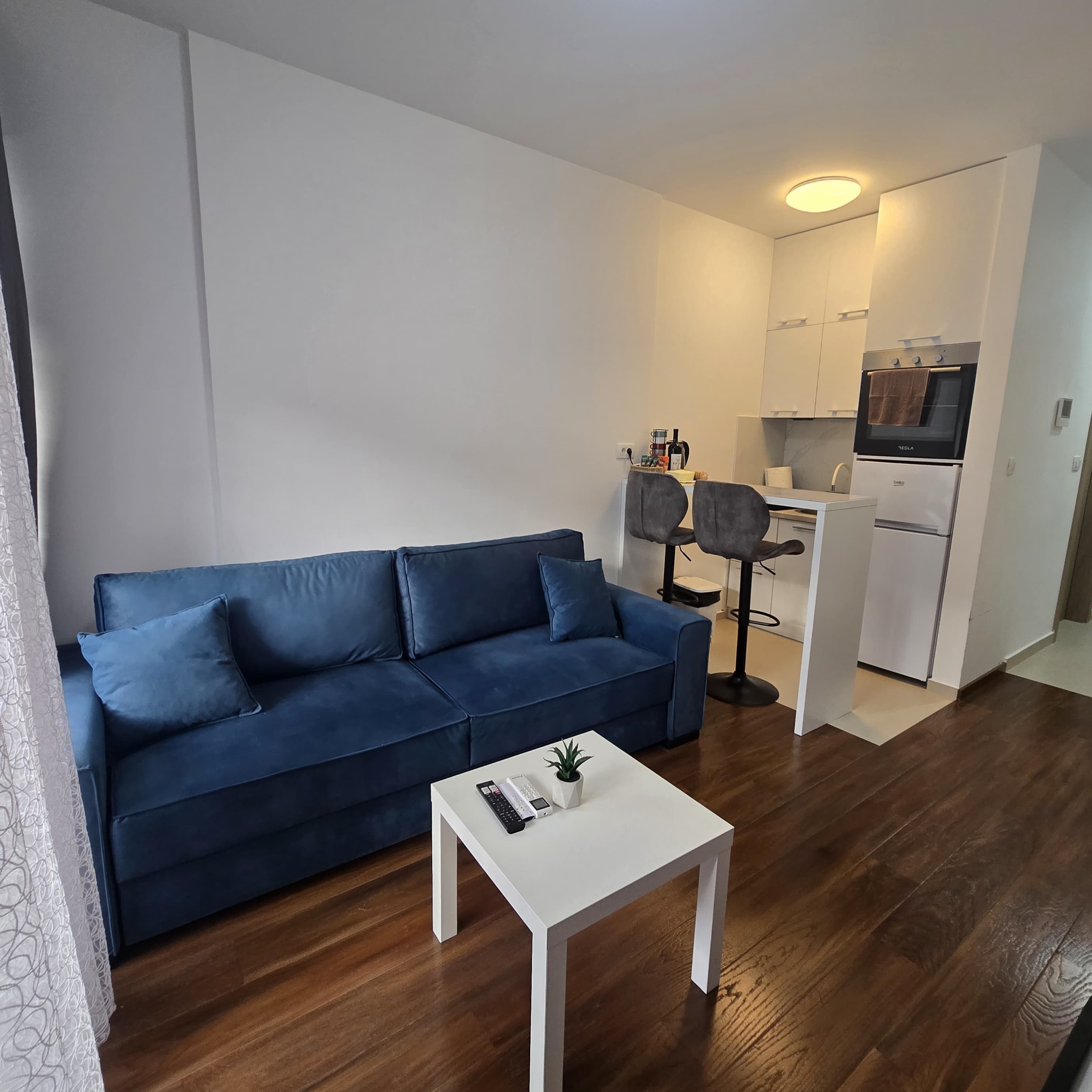 studio for rent Podgorica, Master Kvart studio, 27 m2 apartment Podgorica, furnished studio near Big Fashion, luxury building Master Kvart, garsonjera izdavanje Podgorica, small apartment with terrace Podgorica, long term rental Podgorica, modern studio in city, stan 27m2 Master Kvart, izdavanje garsonjere 450 eura, studio blizu tržnog centra Podgorica, violet investment, violet investment montenegro