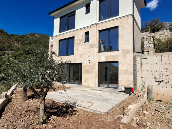 house for sale Budva, two villas Markovići, tourist villas for sale Montenegro, 750 m2 property Budva, sea view villas Markovići, investment property near Budva, finished and unfinished villa for sale, tourist complex potential Montenegro, villa with breathtaking views, real estate Markovići Budva, nekretnine Budva prodaja, kuće za turizam Markovići, dvije vile na prodaju, investiranje u turizam Crna Gora, kompleks vila iznad Budve, violet investment