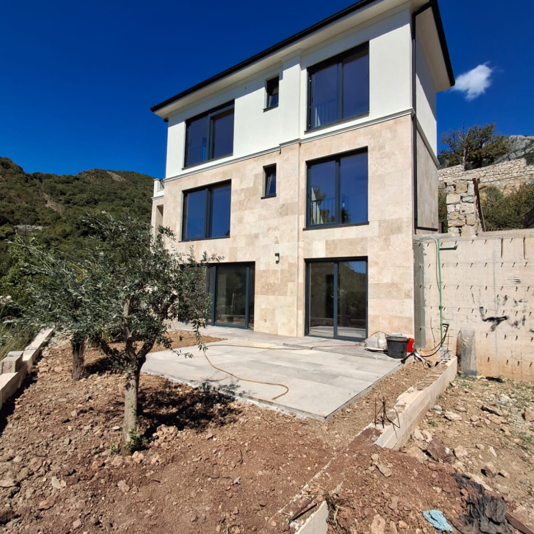 house for sale Budva, two villas Markovići, tourist villas for sale Montenegro, 750 m2 property Budva, sea view villas Markovići, investment property near Budva, finished and unfinished villa for sale, tourist complex potential Montenegro, villa with breathtaking views, real estate Markovići Budva, nekretnine Budva prodaja, kuće za turizam Markovići, dvije vile na prodaju, investiranje u turizam Crna Gora, kompleks vila iznad Budve, violet investment