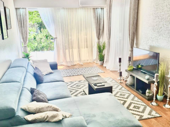 apartment for sale Budva, three bedroom apartment Adok, 92 m2 flat Budva, renovated apartment Budva, large terrace apartment Montenegro, family apartment Budva, 3 bedroom flat near sea Budva, investment apartment Budva, Adok neighborhood Budva, nekretnine Budva prodaja, trosoban stan Adok, trosoban stan 92m2 Budva, renoviran stan sa velikom terasom, stan za porodicu ili izdavanje Budva,violet investment,violet investment montenegro