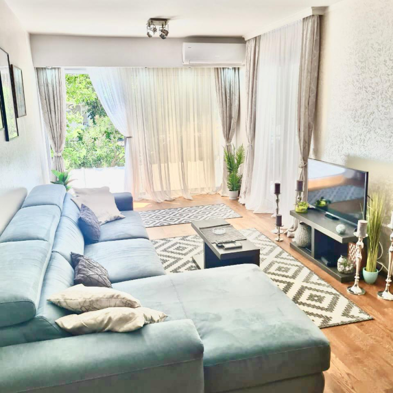 apartment for sale Budva, three bedroom apartment Adok, 92 m2 flat Budva, renovated apartment Budva, large terrace apartment Montenegro, family apartment Budva, 3 bedroom flat near sea Budva, investment apartment Budva, Adok neighborhood Budva, nekretnine Budva prodaja, trosoban stan Adok, trosoban stan 92m2 Budva, renoviran stan sa velikom terasom, stan za porodicu ili izdavanje Budva,violet investment,violet investment montenegro