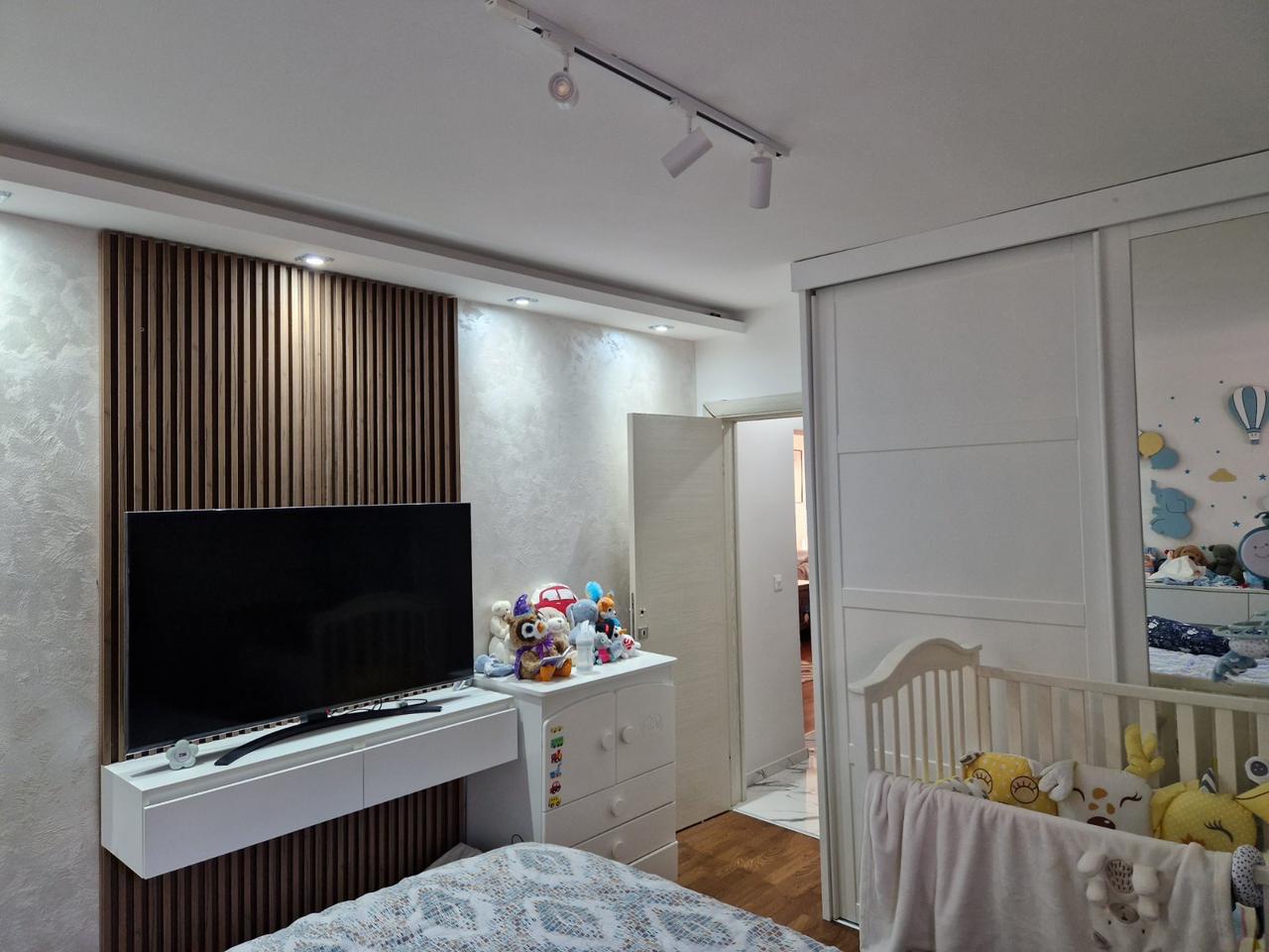 apartment for sale Budva, three bedroom apartment Adok, 92 m2 flat Budva, renovated apartment Budva, large terrace apartment Montenegro, family apartment Budva, 3 bedroom flat near sea Budva, investment apartment Budva, Adok neighborhood Budva, nekretnine Budva prodaja, trosoban stan Adok, trosoban stan 92m2 Budva, renoviran stan sa velikom terasom, stan za porodicu ili izdavanje Budva,violet investment,violet investment montenegro