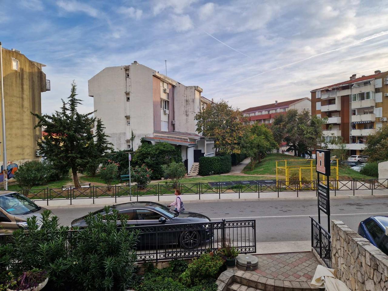 apartment for sale Budva, three bedroom apartment Adok, 92 m2 flat Budva, renovated apartment Budva, large terrace apartment Montenegro, family apartment Budva, 3 bedroom flat near sea Budva, investment apartment Budva, Adok neighborhood Budva, nekretnine Budva prodaja, trosoban stan Adok, trosoban stan 92m2 Budva, renoviran stan sa velikom terasom, stan za porodicu ili izdavanje Budva,violet investment,violet investment montenegro