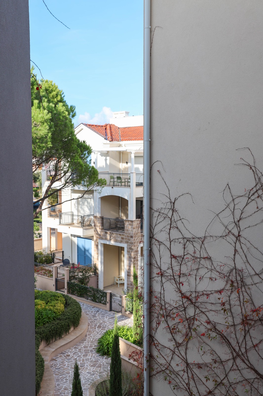 apartment for sale Luštica Bay, Centrale Luštica Bay apartment, 2 bedroom apartment Tivat, 78 m2 flat Luštica Bay, luxury resort apartment Montenegro, property in Luštica Bay Tivat, high ceilings apartment Montenegro, underfloor heating bathrooms, furnished modern kitchen Luštica, private parking Luštica Bay, investment property Montenegro coast, rental program Luštica Bay, golf course property Montenegro, premium resort living Tivat, nekretnine Luštica Bay prodaja, dvosoban stan Centrale Luštica, stan u rizortu Crna Gora, stan za investiciju Luštica Bay, apartman blizu golf terena Crna Gora,violet investment, violet investment montenego