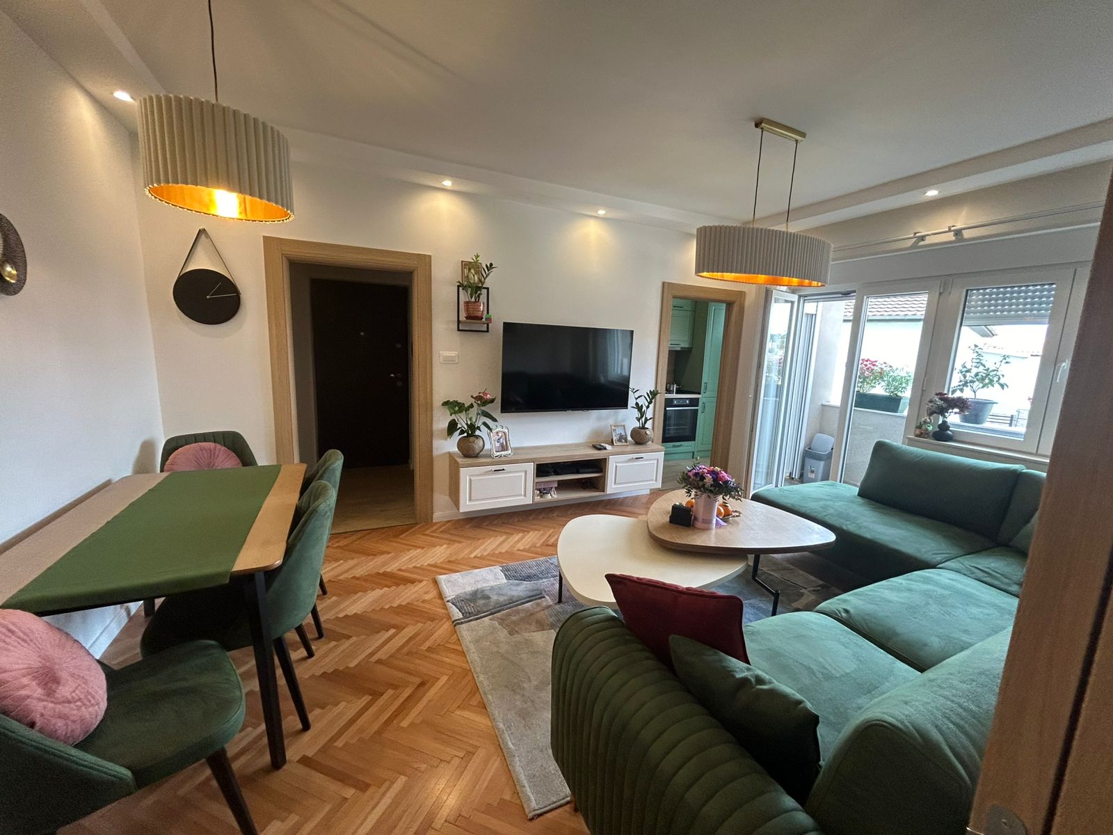 apartment for sale Podgorica, Sahat Kula apartment, 2 bedroom flat 72 m2, Ul Kralja Nikole 70, fully renovated apartment Podgorica, furnished 2 bedroom apartment Montenegro, first floor apartment with terraces, three terrace apartment Podgorica, central location flat Podgorica, investment apartment Podgorica center, nekretnine Podgorica prodaja, dvosoban stan Sahat kula, stan 72m2 prvi sprat, renoviran i opremljen stan Podgorica, stan sa tri terase Podgorica,violet investment, violet investment montenegro