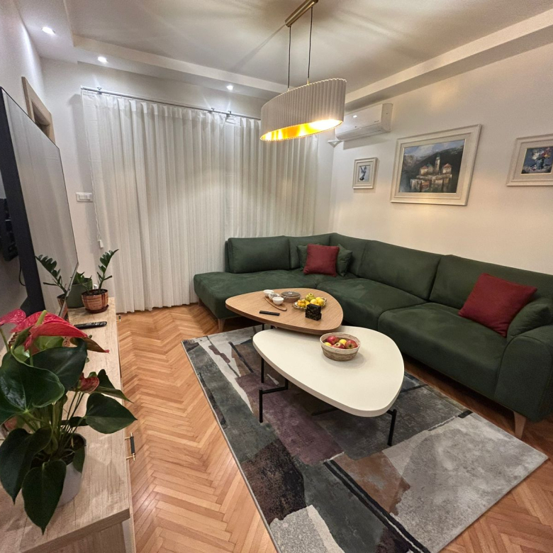 apartment for sale Podgorica, Sahat Kula apartment, 2 bedroom flat 72 m2, Ul Kralja Nikole 70, fully renovated apartment Podgorica, furnished 2 bedroom apartment Montenegro, first floor apartment with terraces, three terrace apartment Podgorica, central location flat Podgorica, investment apartment Podgorica center, nekretnine Podgorica prodaja, dvosoban stan Sahat kula, stan 72m2 prvi sprat, renoviran i opremljen stan Podgorica, stan sa tri terase Podgorica,violet investment, violet investment montenegro