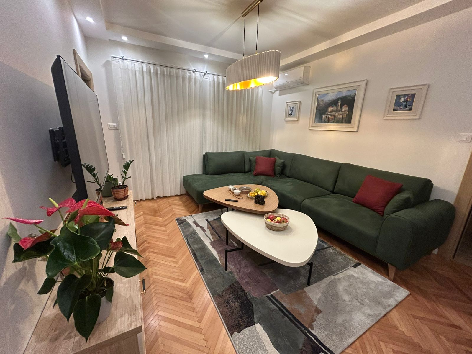 apartment for sale Podgorica, Sahat Kula apartment, 2 bedroom flat 72 m2, Ul Kralja Nikole 70, fully renovated apartment Podgorica, furnished 2 bedroom apartment Montenegro, first floor apartment with terraces, three terrace apartment Podgorica, central location flat Podgorica, investment apartment Podgorica center, nekretnine Podgorica prodaja, dvosoban stan Sahat kula, stan 72m2 prvi sprat, renoviran i opremljen stan Podgorica, stan sa tri terase Podgorica,violet investment, violet investment montenegro