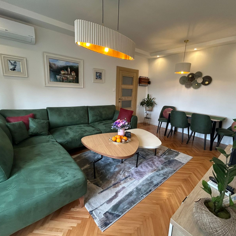 apartment for sale Podgorica, Sahat Kula apartment, 2 bedroom flat 72 m2, Ul Kralja Nikole 70, fully renovated apartment Podgorica, furnished 2 bedroom apartment Montenegro, first floor apartment with terraces, three terrace apartment Podgorica, central location flat Podgorica, investment apartment Podgorica center, nekretnine Podgorica prodaja, dvosoban stan Sahat kula, stan 72m2 prvi sprat, renoviran i opremljen stan Podgorica, stan sa tri terase Podgorica,violet investment, violet investment montenegro