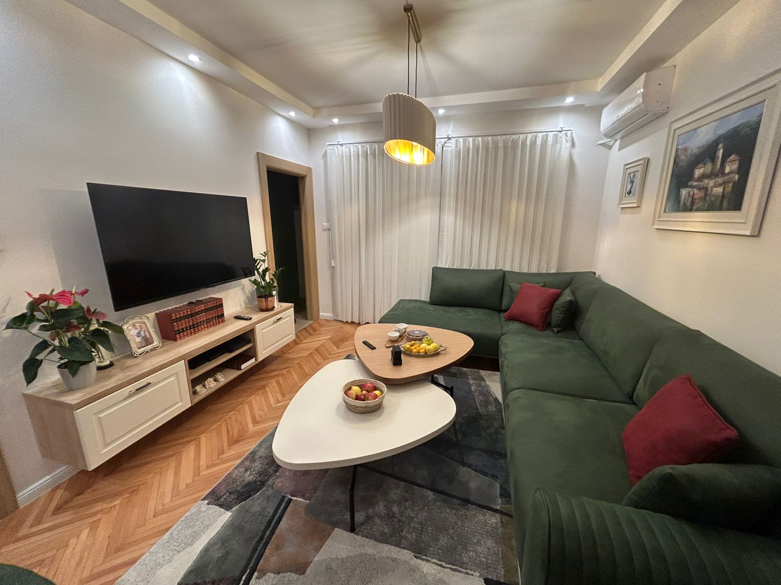 apartment for sale Podgorica, Sahat Kula apartment, 2 bedroom flat 72 m2, Ul Kralja Nikole 70, fully renovated apartment Podgorica, furnished 2 bedroom apartment Montenegro, first floor apartment with terraces, three terrace apartment Podgorica, central location flat Podgorica, investment apartment Podgorica center, nekretnine Podgorica prodaja, dvosoban stan Sahat kula, stan 72m2 prvi sprat, renoviran i opremljen stan Podgorica, stan sa tri terase Podgorica,violet investment, violet investment montenegro