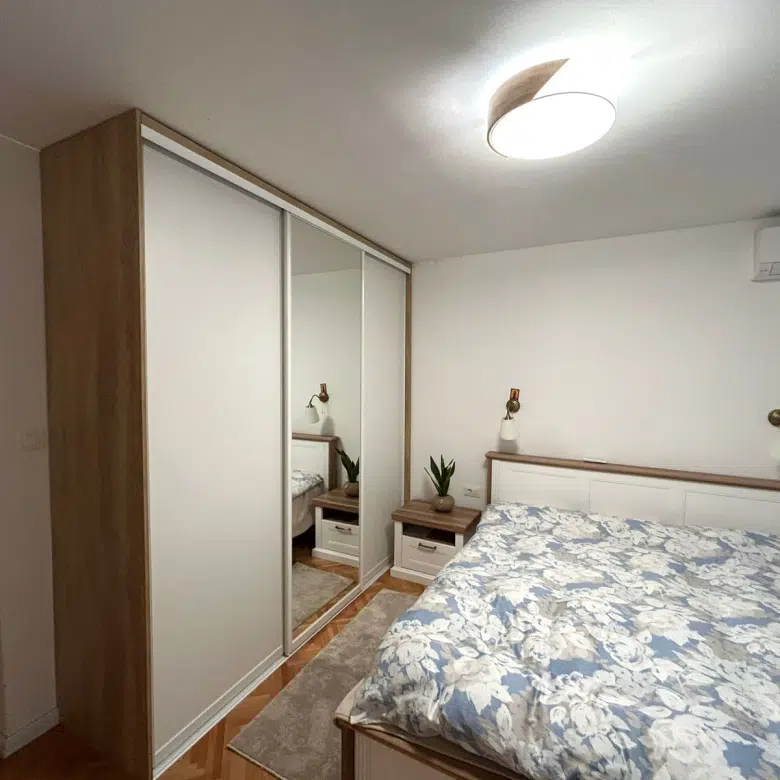 apartment for sale Podgorica, Sahat Kula apartment, 2 bedroom flat 72 m2, Ul Kralja Nikole 70, fully renovated apartment Podgorica, furnished 2 bedroom apartment Montenegro, first floor apartment with terraces, three terrace apartment Podgorica, central location flat Podgorica, investment apartment Podgorica center, nekretnine Podgorica prodaja, dvosoban stan Sahat kula, stan 72m2 prvi sprat, renoviran i opremljen stan Podgorica, stan sa tri terase Podgorica,violet investment, violet investment montenegro