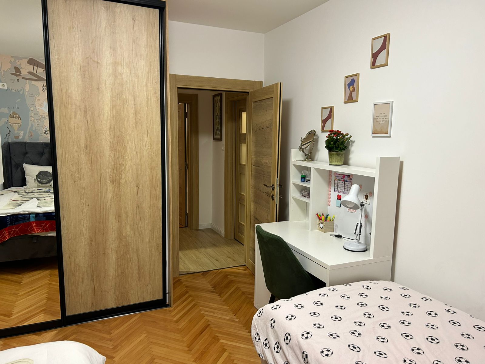 apartment for sale Podgorica, Sahat Kula apartment, 2 bedroom flat 72 m2, Ul Kralja Nikole 70, fully renovated apartment Podgorica, furnished 2 bedroom apartment Montenegro, first floor apartment with terraces, three terrace apartment Podgorica, central location flat Podgorica, investment apartment Podgorica center, nekretnine Podgorica prodaja, dvosoban stan Sahat kula, stan 72m2 prvi sprat, renoviran i opremljen stan Podgorica, stan sa tri terase Podgorica,violet investment, violet investment montenegro