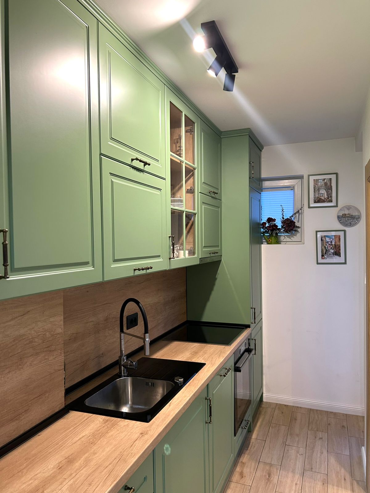 apartment for sale Podgorica, Sahat Kula apartment, 2 bedroom flat 72 m2, Ul Kralja Nikole 70, fully renovated apartment Podgorica, furnished 2 bedroom apartment Montenegro, first floor apartment with terraces, three terrace apartment Podgorica, central location flat Podgorica, investment apartment Podgorica center, nekretnine Podgorica prodaja, dvosoban stan Sahat kula, stan 72m2 prvi sprat, renoviran i opremljen stan Podgorica, stan sa tri terase Podgorica,violet investment, violet investment montenegro