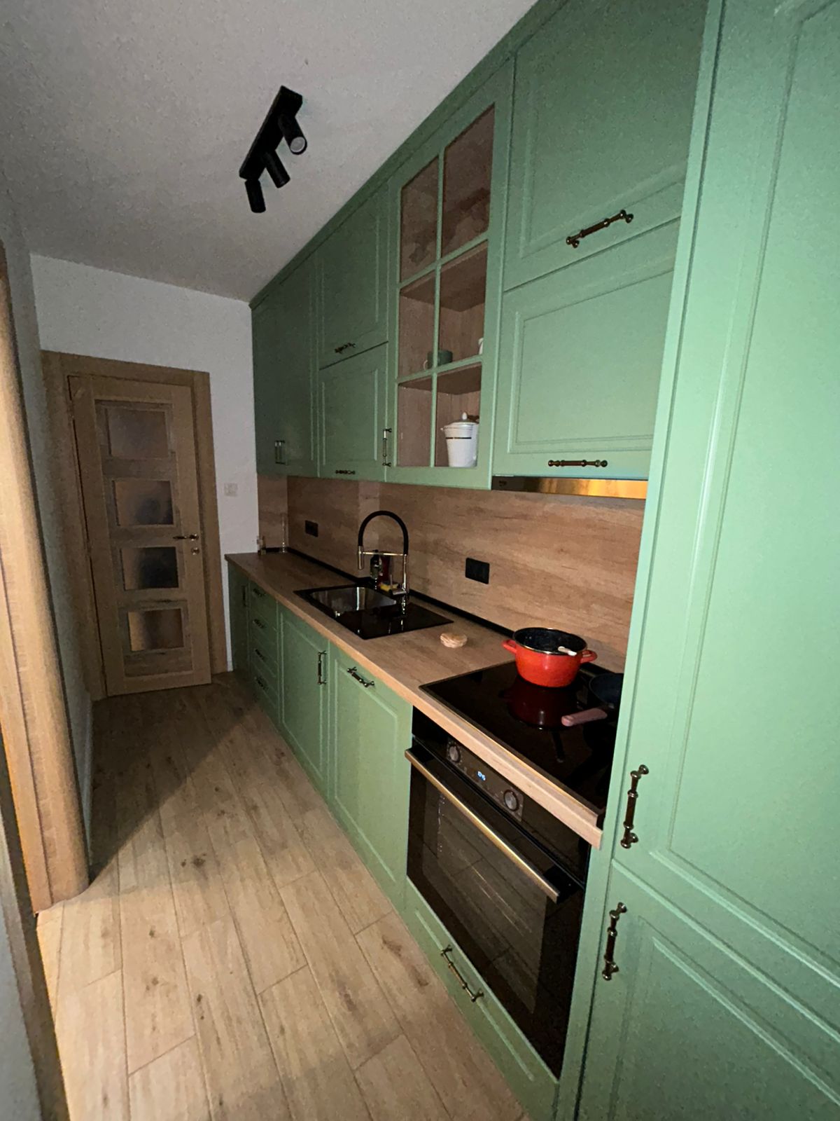 apartment for sale Podgorica, Sahat Kula apartment, 2 bedroom flat 72 m2, Ul Kralja Nikole 70, fully renovated apartment Podgorica, furnished 2 bedroom apartment Montenegro, first floor apartment with terraces, three terrace apartment Podgorica, central location flat Podgorica, investment apartment Podgorica center, nekretnine Podgorica prodaja, dvosoban stan Sahat kula, stan 72m2 prvi sprat, renoviran i opremljen stan Podgorica, stan sa tri terase Podgorica,violet investment, violet investment montenegro