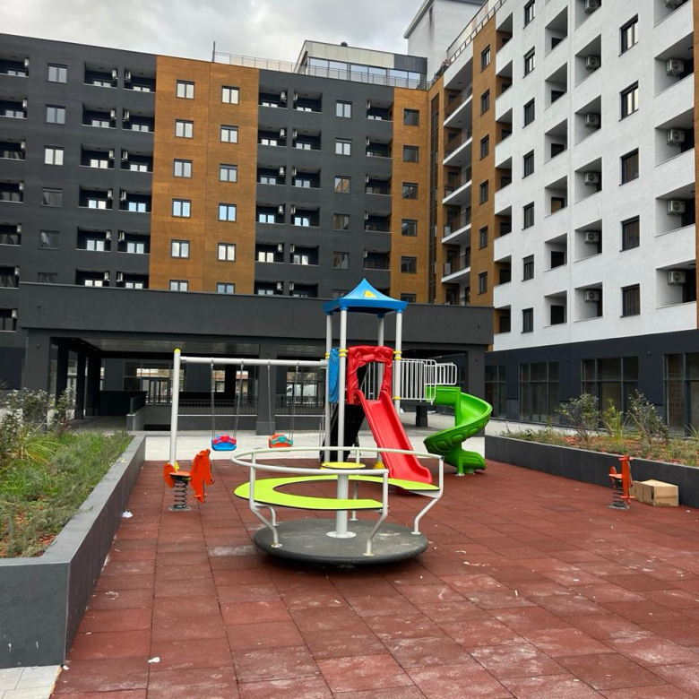 apartment for sale Stari Aerodrom, one bedroom apartment 43 m2 Podgorica, 7th floor flat with lift, modern building with two elevators, apartment facing courtyard Podgorica, flat with garage Stari Aerodrom, public parking under ramp, resident parking level -2, investment apartment Podgorica, nekretnine Podgorica prodaja, jednosoban stan Stari Aerodrom, stan 43m2 sa garažom, stan na sedmom spratu Podgorica, mirna orijentacija ka dvorištu,violet investment,violet investment montenegro