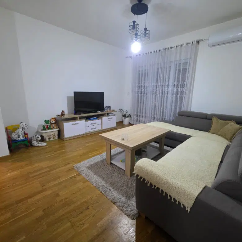 apartment for sale Stari Aerodrom, one bedroom apartment Podgorica, 46 m2 flat for sale, Bulevar Pera Ćetkovića apartment, south oriented apartment Podgorica, Prva Banka building Bemax, quality construction Podgorica, apartment with secured parking, parking under ramp Podgorica, bright 1 bedroom flat Montenegro, popular area Stari Aerodrom, investment apartment Podgorica, nekretnine Podgorica prodaja, jednosoban stan Stari Aerodrom, stan 46m2 treći sprat Podgorica, stan južna orijentacija, stan sa parkingom pod rampom Podgorica, Bemax gradnja stan Podgorica, violet investment,violet investment montenegro