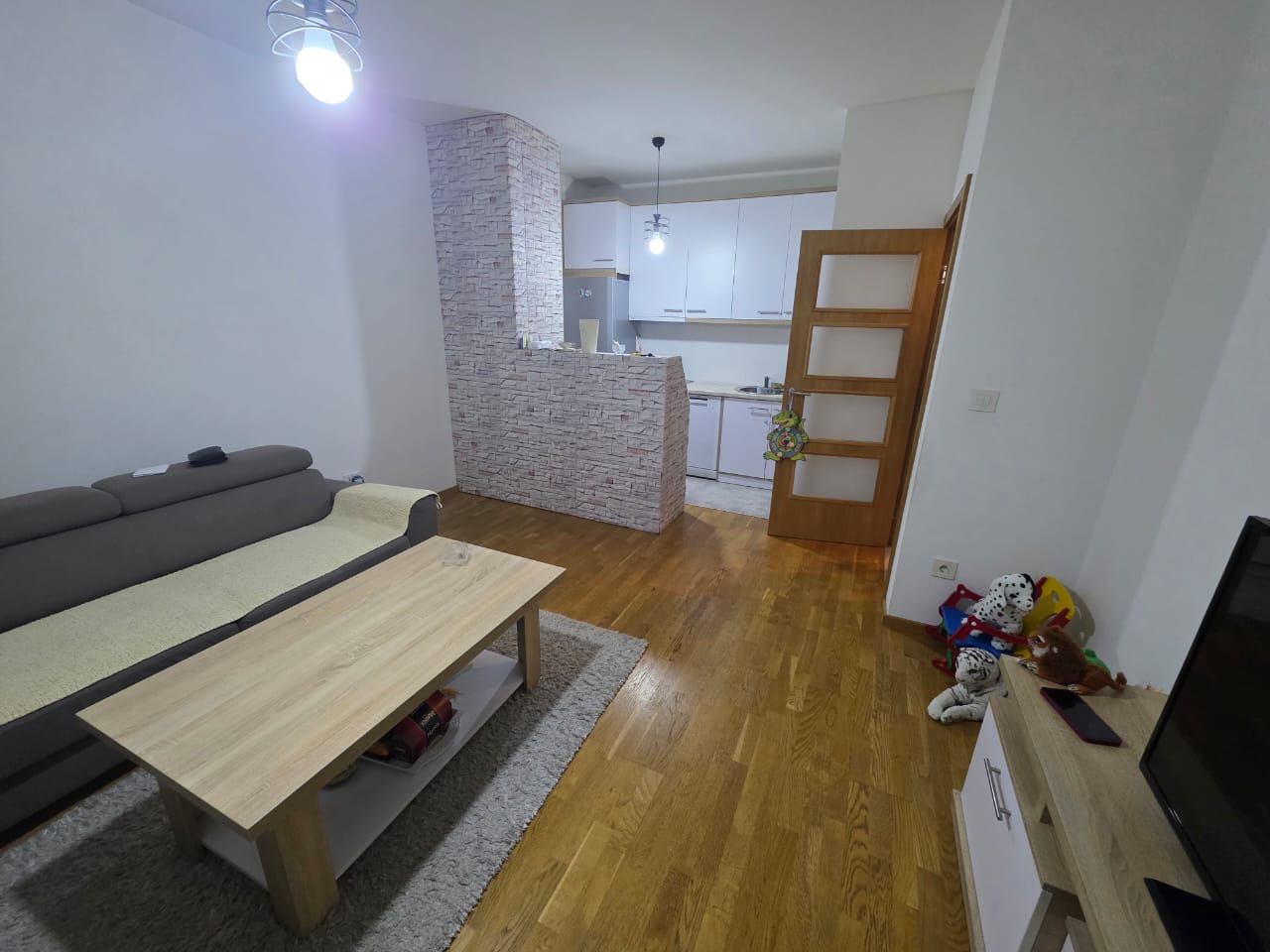 apartment for sale Stari Aerodrom, one bedroom apartment Podgorica, 46 m2 flat for sale, Bulevar Pera Ćetkovića apartment, south oriented apartment Podgorica, Prva Banka building Bemax, quality construction Podgorica, apartment with secured parking, parking under ramp Podgorica, bright 1 bedroom flat Montenegro, popular area Stari Aerodrom, investment apartment Podgorica, nekretnine Podgorica prodaja, jednosoban stan Stari Aerodrom, stan 46m2 treći sprat Podgorica, stan južna orijentacija, stan sa parkingom pod rampom Podgorica, Bemax gradnja stan Podgorica, violet investment,violet investment montenegro