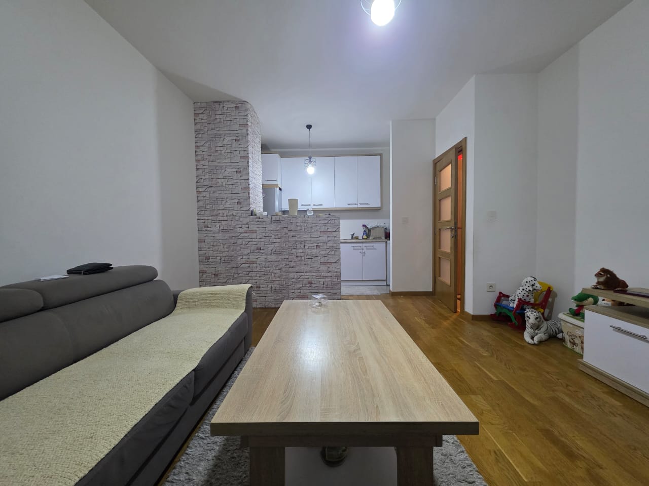 apartment for sale Stari Aerodrom, one bedroom apartment Podgorica, 46 m2 flat for sale, Bulevar Pera Ćetkovića apartment, south oriented apartment Podgorica, Prva Banka building Bemax, quality construction Podgorica, apartment with secured parking, parking under ramp Podgorica, bright 1 bedroom flat Montenegro, popular area Stari Aerodrom, investment apartment Podgorica, nekretnine Podgorica prodaja, jednosoban stan Stari Aerodrom, stan 46m2 treći sprat Podgorica, stan južna orijentacija, stan sa parkingom pod rampom Podgorica, Bemax gradnja stan Podgorica, violet investment,violet investment montenegro