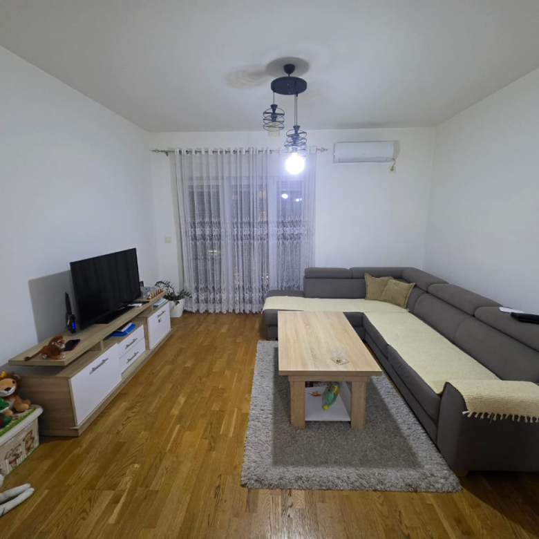 apartment for sale Stari Aerodrom, one bedroom apartment Podgorica, 46 m2 flat for sale, Bulevar Pera Ćetkovića apartment, south oriented apartment Podgorica, Prva Banka building Bemax, quality construction Podgorica, apartment with secured parking, parking under ramp Podgorica, bright 1 bedroom flat Montenegro, popular area Stari Aerodrom, investment apartment Podgorica, nekretnine Podgorica prodaja, jednosoban stan Stari Aerodrom, stan 46m2 treći sprat Podgorica, stan južna orijentacija, stan sa parkingom pod rampom Podgorica, Bemax gradnja stan Podgorica, violet investment,violet investment montenegro