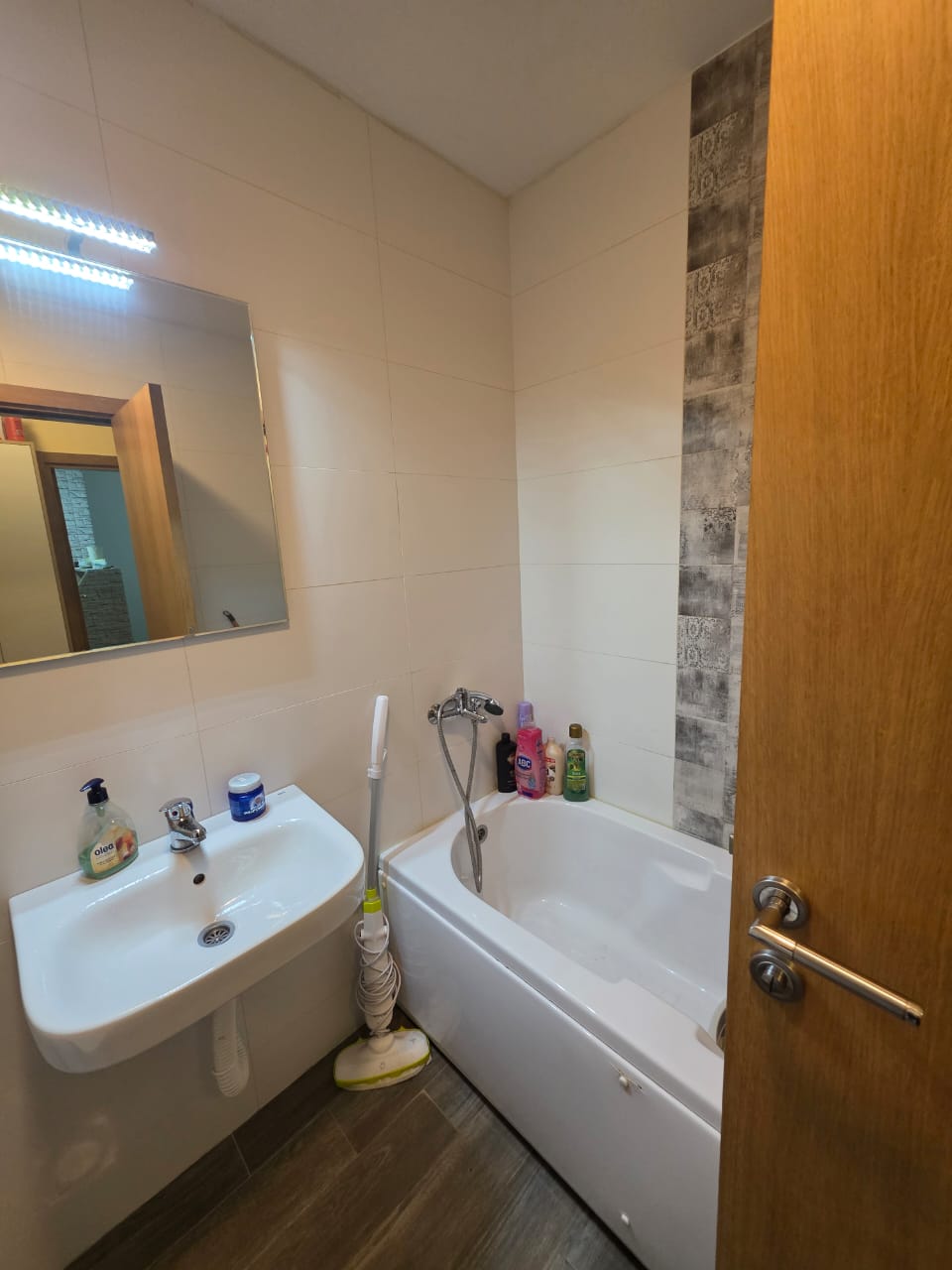 apartment for sale Stari Aerodrom, one bedroom apartment Podgorica, 46 m2 flat for sale, Bulevar Pera Ćetkovića apartment, south oriented apartment Podgorica, Prva Banka building Bemax, quality construction Podgorica, apartment with secured parking, parking under ramp Podgorica, bright 1 bedroom flat Montenegro, popular area Stari Aerodrom, investment apartment Podgorica, nekretnine Podgorica prodaja, jednosoban stan Stari Aerodrom, stan 46m2 treći sprat Podgorica, stan južna orijentacija, stan sa parkingom pod rampom Podgorica, Bemax gradnja stan Podgorica, violet investment,violet investment montenegro