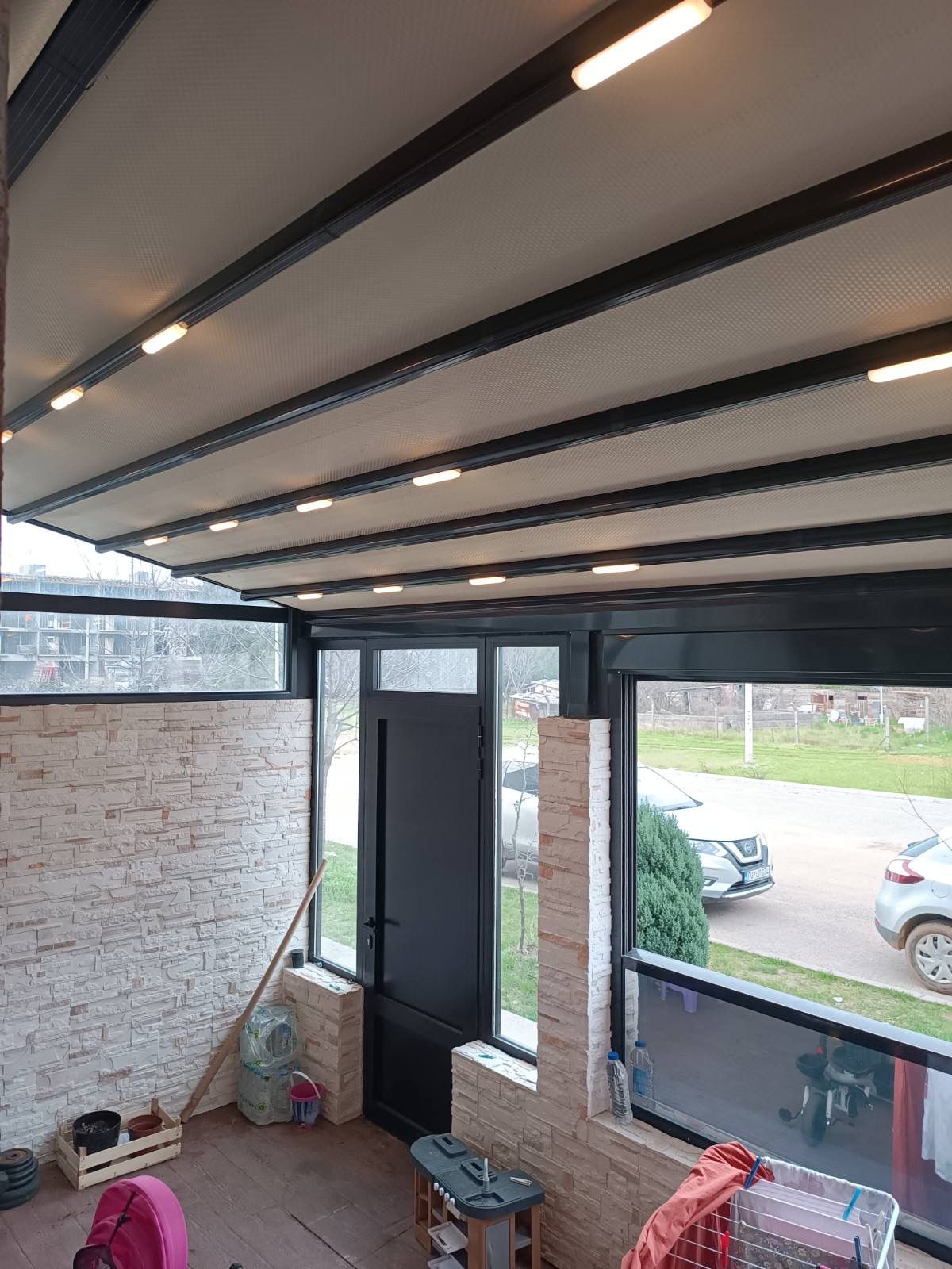 one bedroom apartment for sale, 76 m2 apartment with garden, semi furnished flat for sale, high ground floor apartment, 1 bedroom with two toilets, enclosed garden 22 m2, quiet family neighborhood apartment, bright apartment with good insulation, electric heating apartment, building with elevator, registered property uknjiženo, public parking nearby, ideal home for children and pets, investment apartment for rent, jednosoban stan prodaja, polunamješten stan sa baštom, visoko prizemlje stan, stan 76m2 sa ograđenom baštom, porodični stan mirno naselje, stan za život ili izdavanje, violet investment, violet investment montenegro