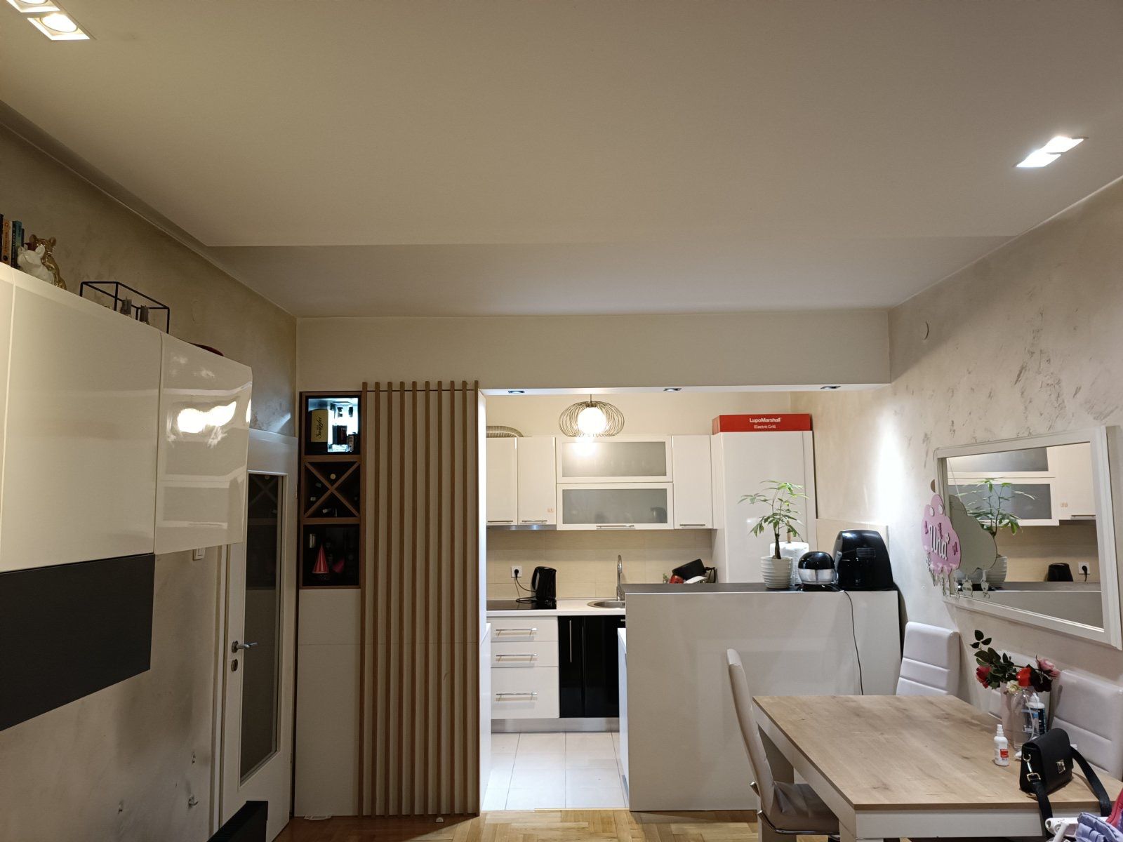 one bedroom apartment for sale, 76 m2 apartment with garden, semi furnished flat for sale, high ground floor apartment, 1 bedroom with two toilets, enclosed garden 22 m2, quiet family neighborhood apartment, bright apartment with good insulation, electric heating apartment, building with elevator, registered property uknjiženo, public parking nearby, ideal home for children and pets, investment apartment for rent, jednosoban stan prodaja, polunamješten stan sa baštom, visoko prizemlje stan, stan 76m2 sa ograđenom baštom, porodični stan mirno naselje, stan za život ili izdavanje, violet investment, violet investment montenegro