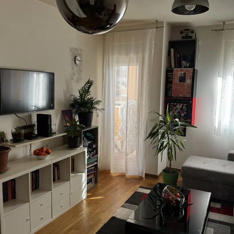 apartment for sale City Kej, one bedroom apartment Podgorica, 43 m2 new build City Kej, Piperska bb apartment, first floor flat Podgorica, east oriented apartment Montenegro, building with two elevators Podgorica, apartment near schools and kindergartens, new construction City Kej Podgorica, investment apartment Podgorica, nekretnine Podgorica prodaja, jednosoban stan City Kej, novogradnja 43m2 Piperska, stan sa klimom Podgorica, stan blizu vrtića, škole i doma zdravlja , violet investment,violet investment montenegro