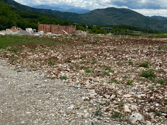 land for sale Piperi, 1500 m2 plot Podgorica, building land near Podgorica, serviced land with water and electricity, plot with road access Piperi, weekend land near Podgorica, family house plot Montenegro, investment land Podgorica area, quiet land 8 km from city, nekretnine Podgorica prodaja, plac Piperi, građevinsko zemljište 1500m2, plac sa putem vodom i strujom, zemljište blizu centra Podgorice, violet investment, violet investment montenegro