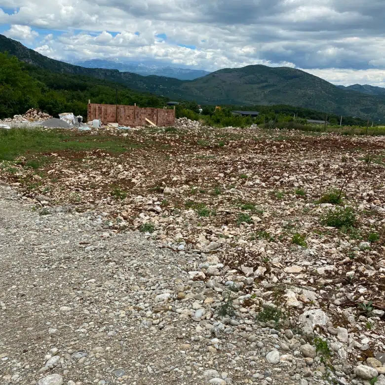 land for sale Piperi, 1500 m2 plot Podgorica, building land near Podgorica, serviced land with water and electricity, plot with road access Piperi, weekend land near Podgorica, family house plot Montenegro, investment land Podgorica area, quiet land 8 km from city, nekretnine Podgorica prodaja, plac Piperi, građevinsko zemljište 1500m2, plac sa putem vodom i strujom, zemljište blizu centra Podgorice, violet investment, violet investment montenegro
