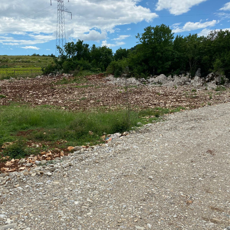 land for sale Piperi, 1500 m2 plot Podgorica, building land near Podgorica, serviced land with water and electricity, plot with road access Piperi, weekend land near Podgorica, family house plot Montenegro, investment land Podgorica area, quiet land 8 km from city, nekretnine Podgorica prodaja, plac Piperi, građevinsko zemljište 1500m2, plac sa putem vodom i strujom, zemljište blizu centra Podgorice, violet investment, violet investment montenegro